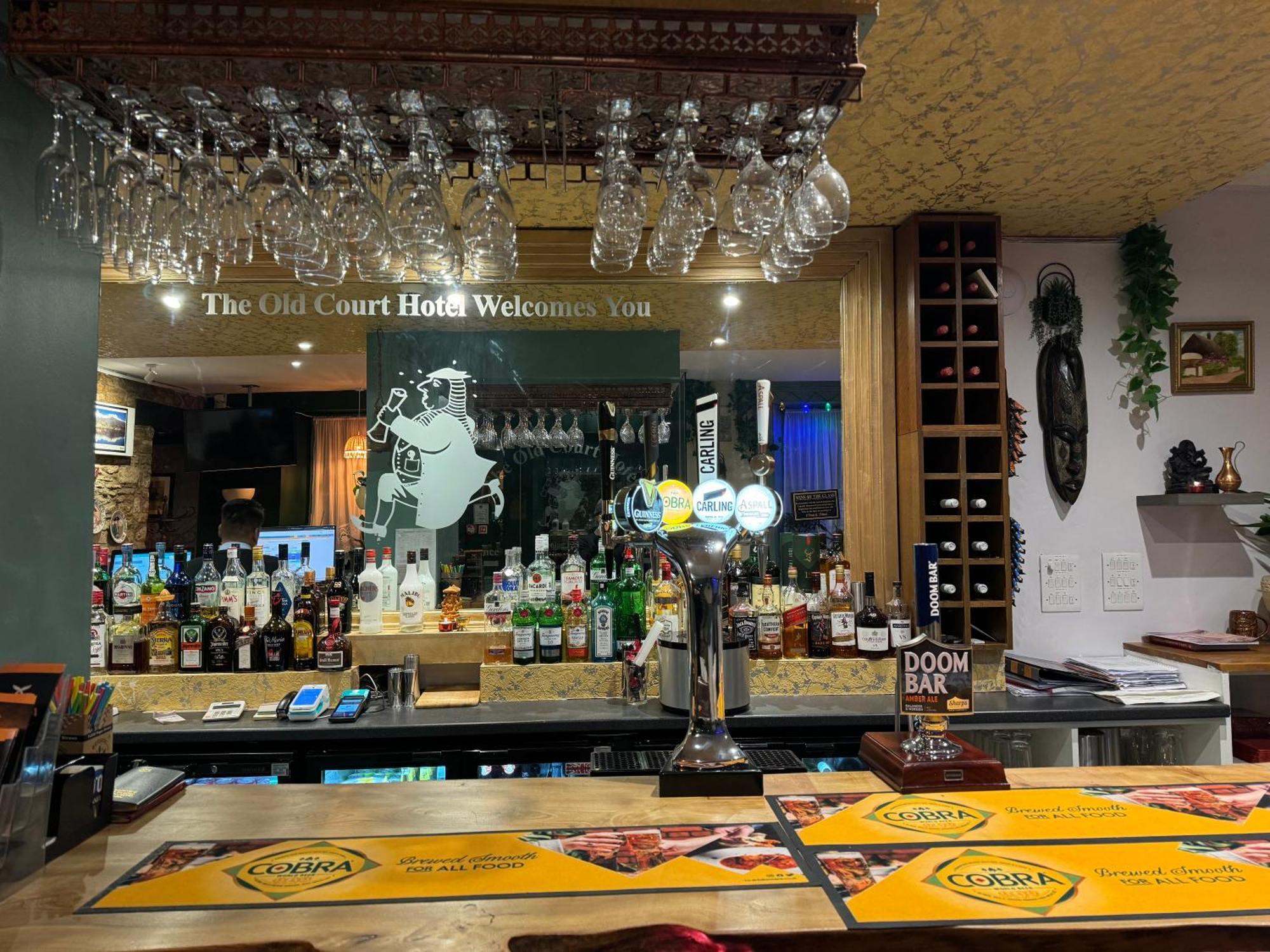 The Old Court Hotel Witney Extérieur photo