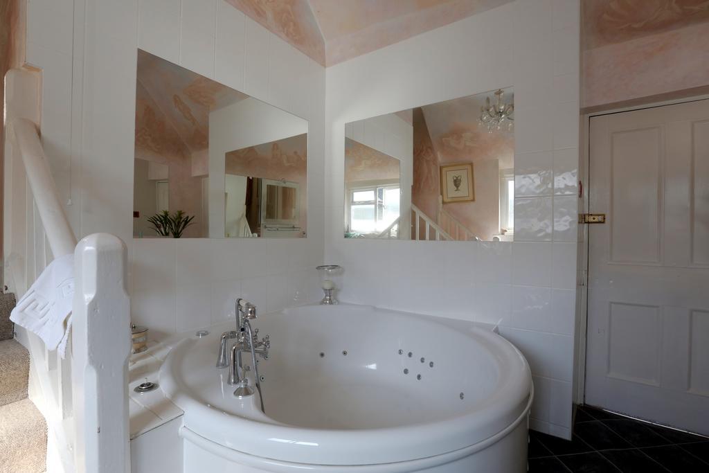 The Old Court Hotel Witney Extérieur photo