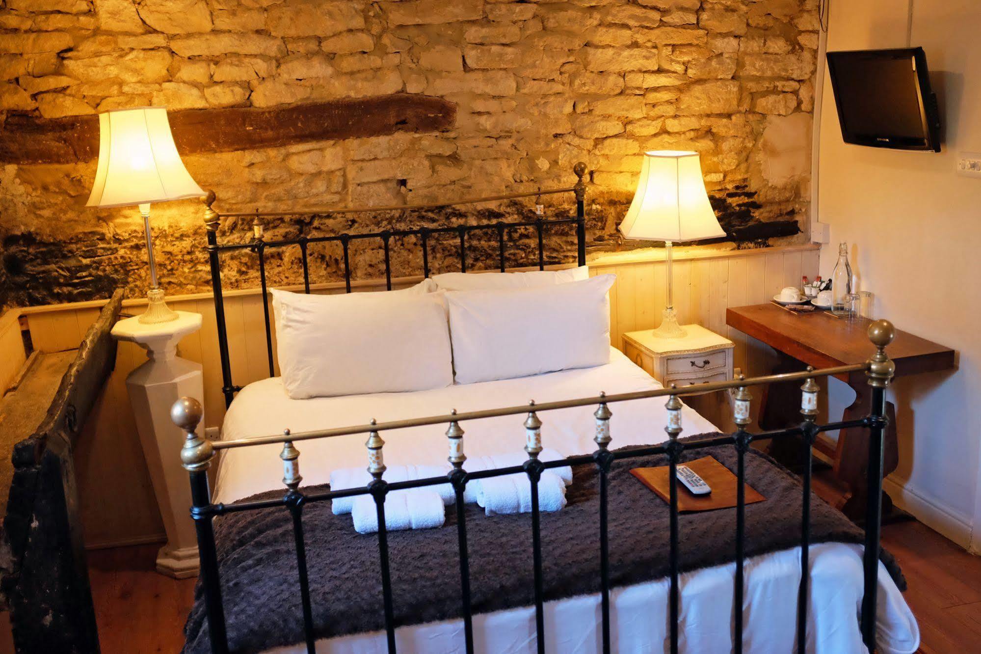 The Old Court Hotel Witney Extérieur photo