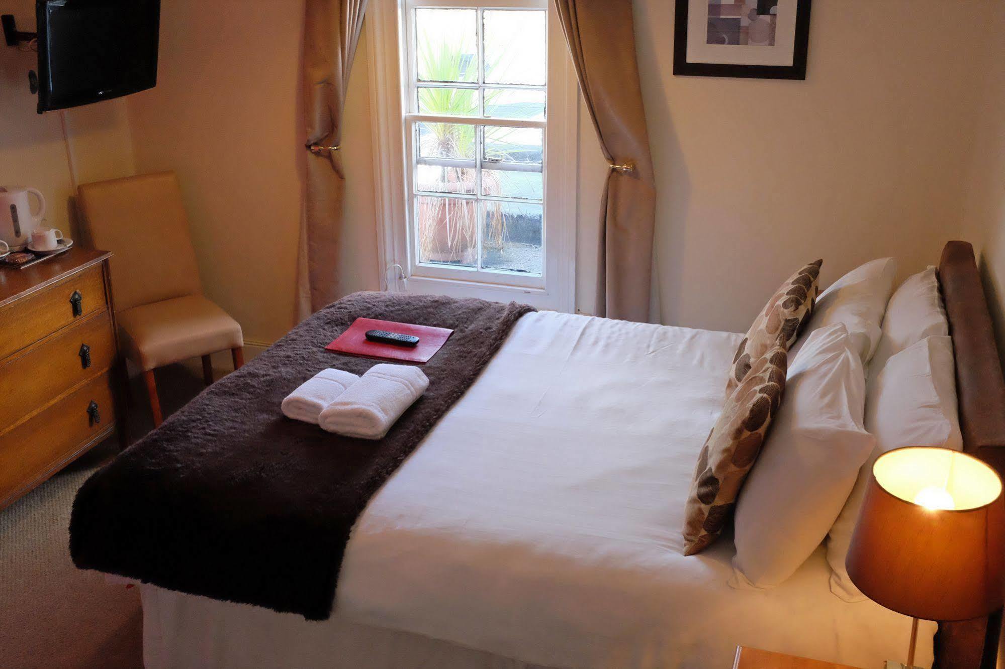 The Old Court Hotel Witney Extérieur photo