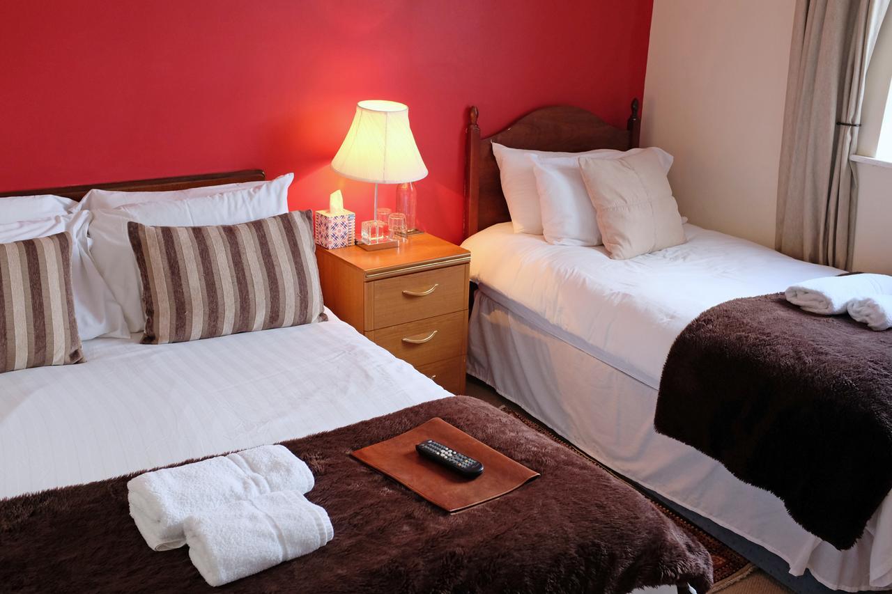 The Old Court Hotel Witney Extérieur photo